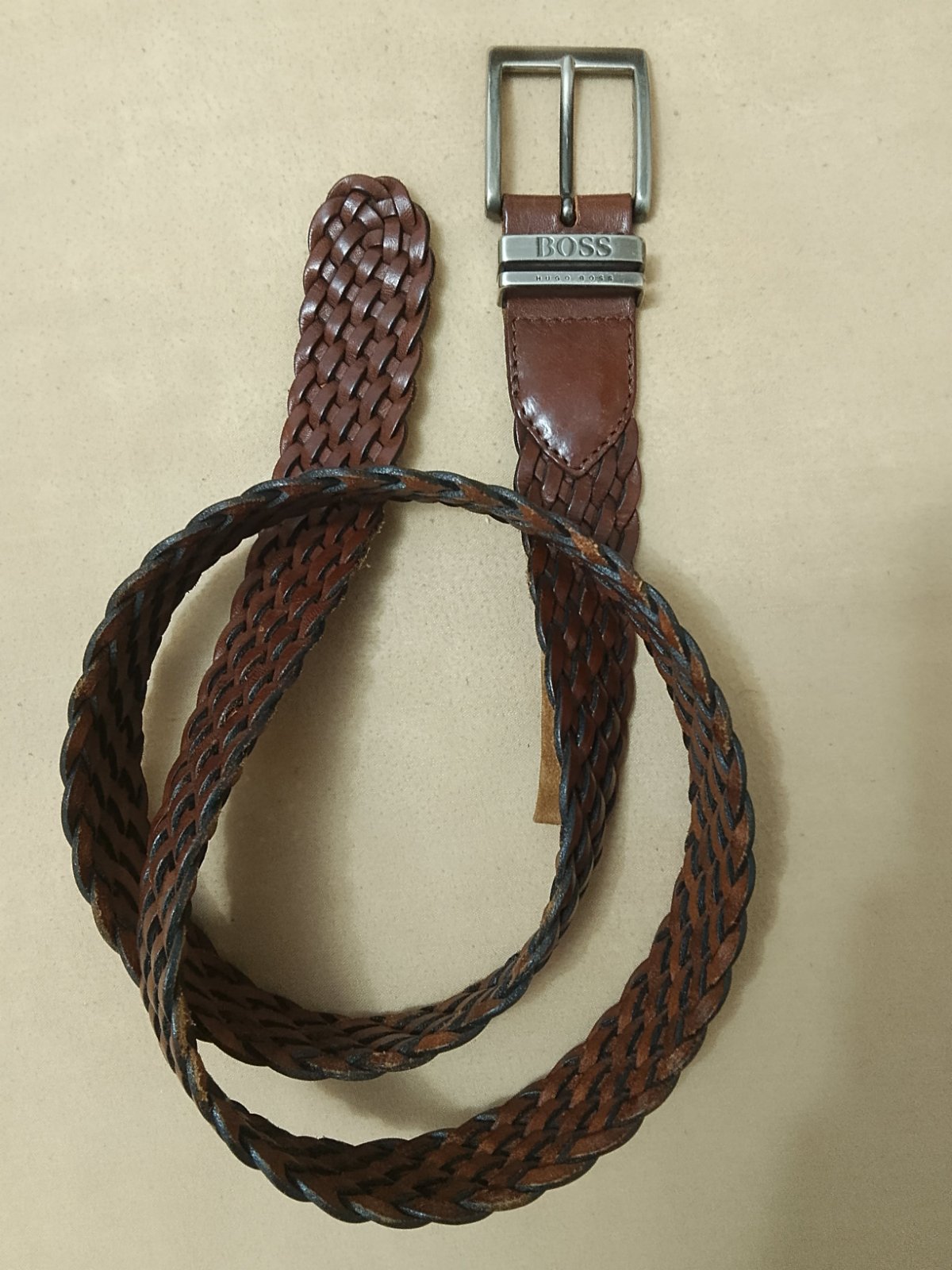 Ceinture homme Hugo Boss cuir véritable tressé Taille 85/32. Longueur totale 106 cm