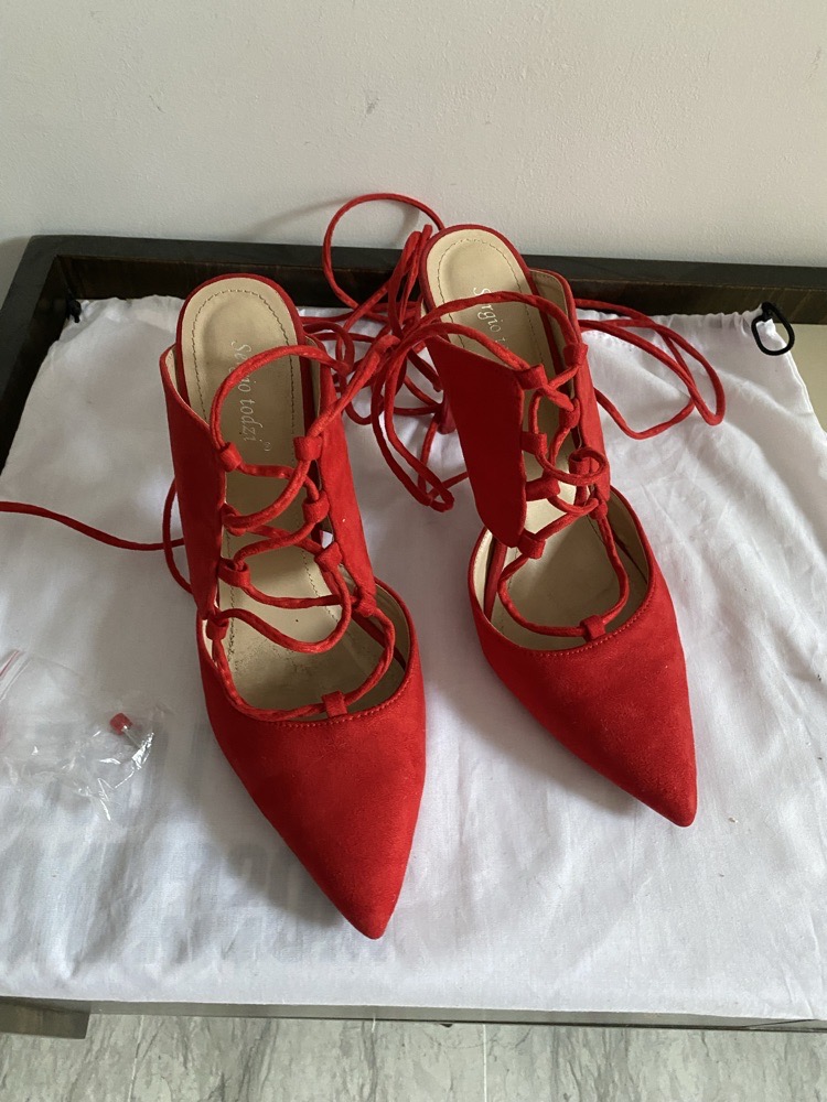 escarpins rouge à lacets tt neuf 