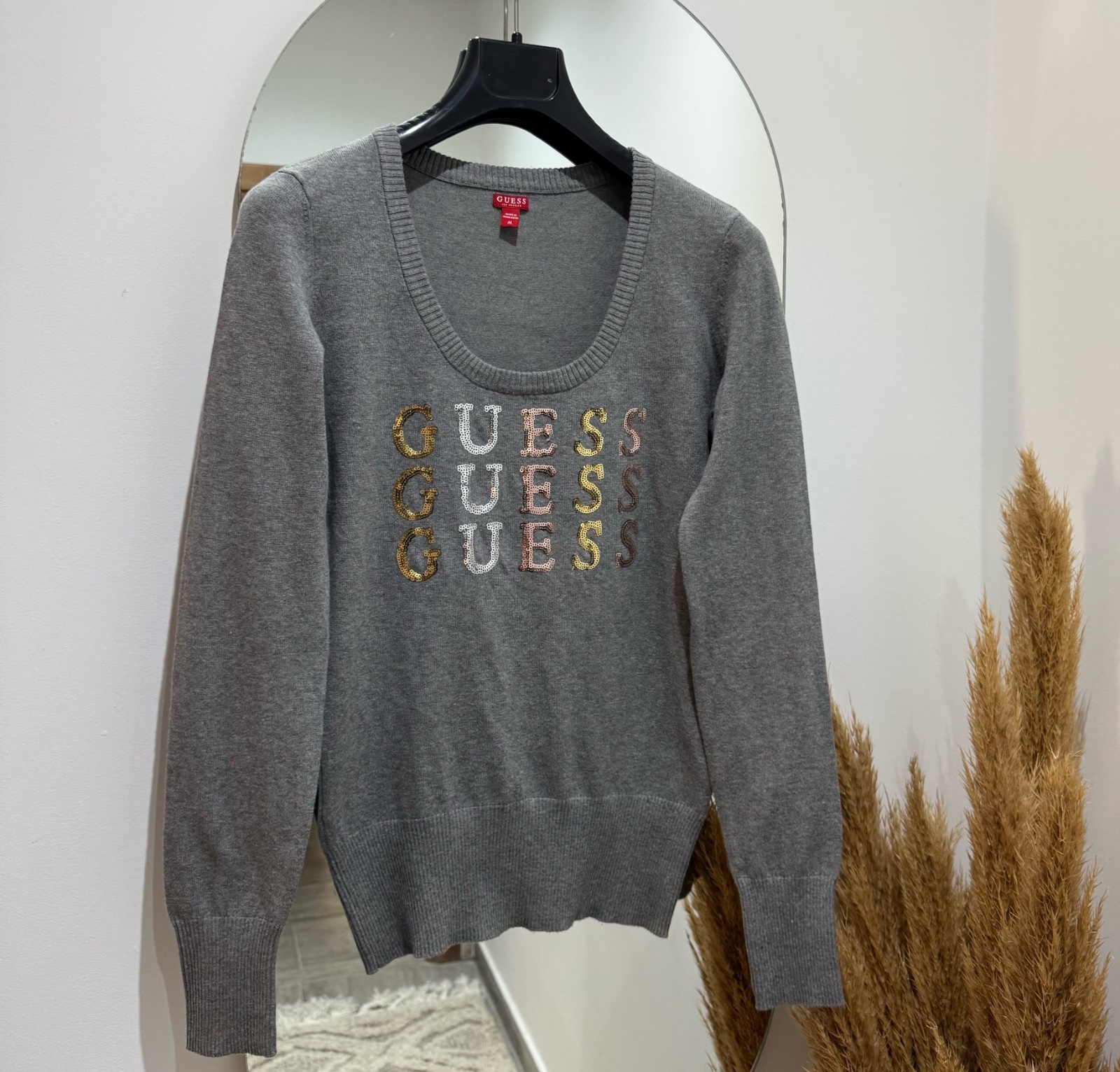 Pull GUESS authentique tt neuf 