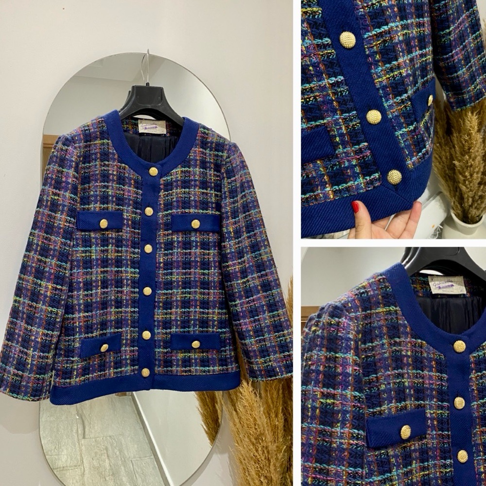 Veste en vrai tweed  laine boutonnage dorè 