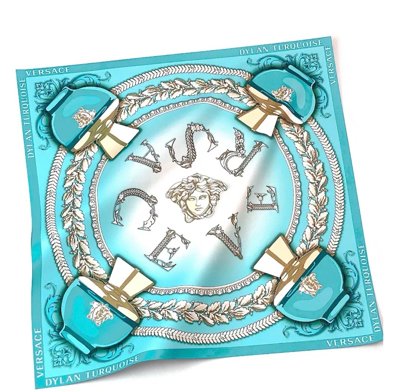 Carré Versace En soie  Bleu, Soie daylan 