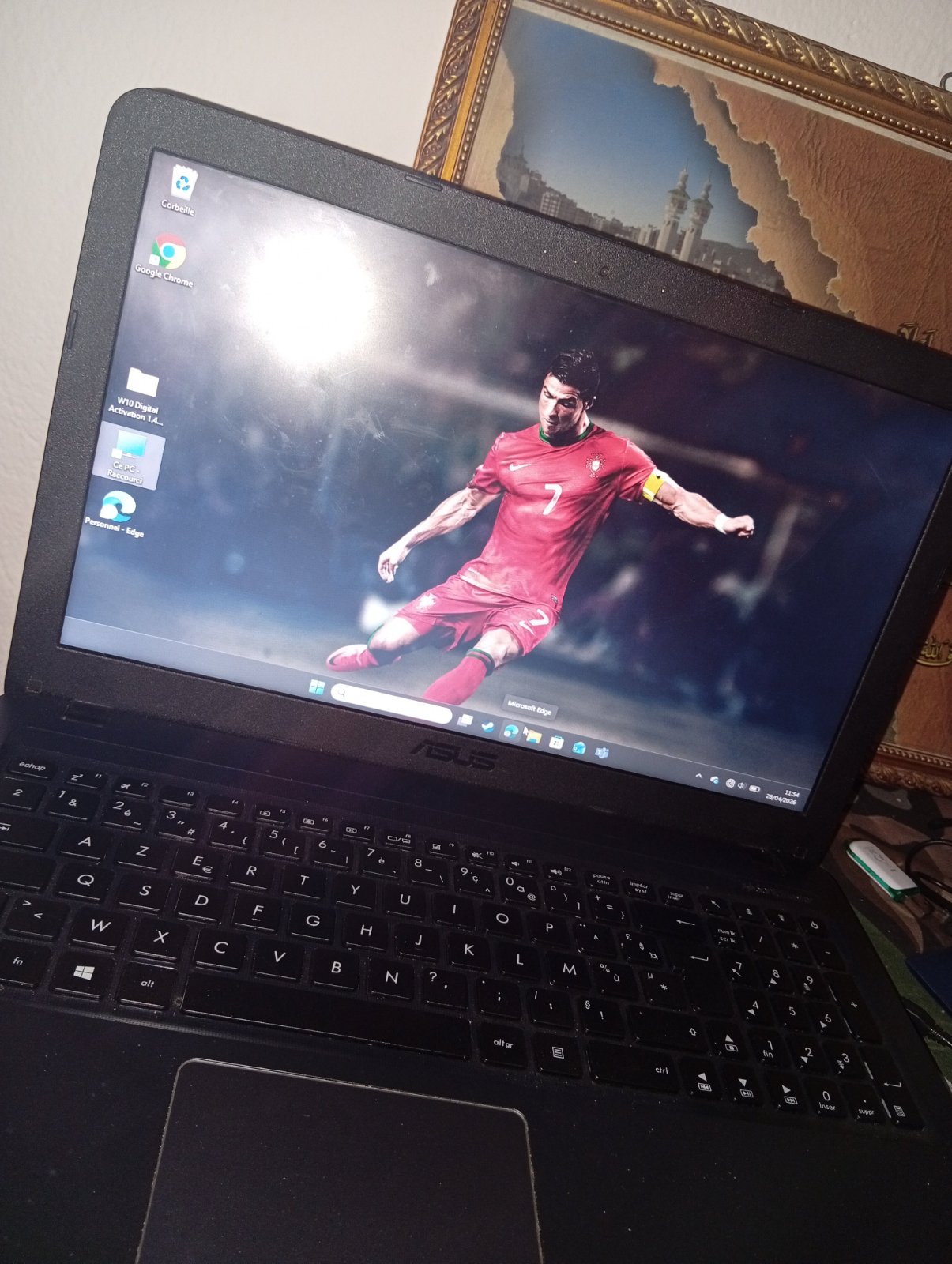 PC Asus noir 4GB RAM 260GB stockage bon état