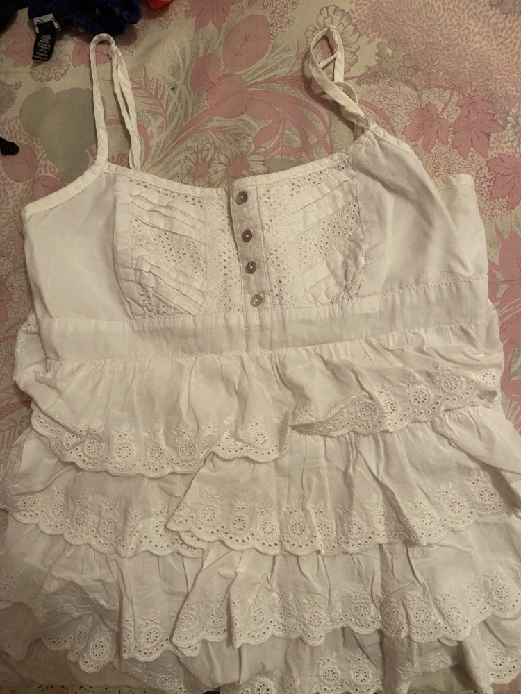 Les details avec broderie anglaise 