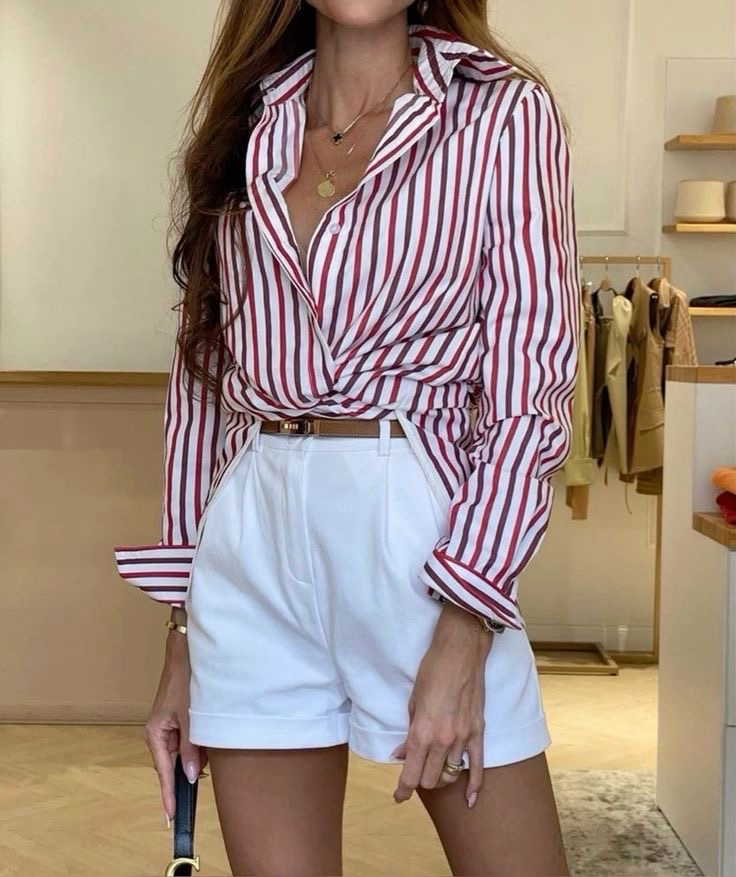 chemise blanche acec raillure rouge