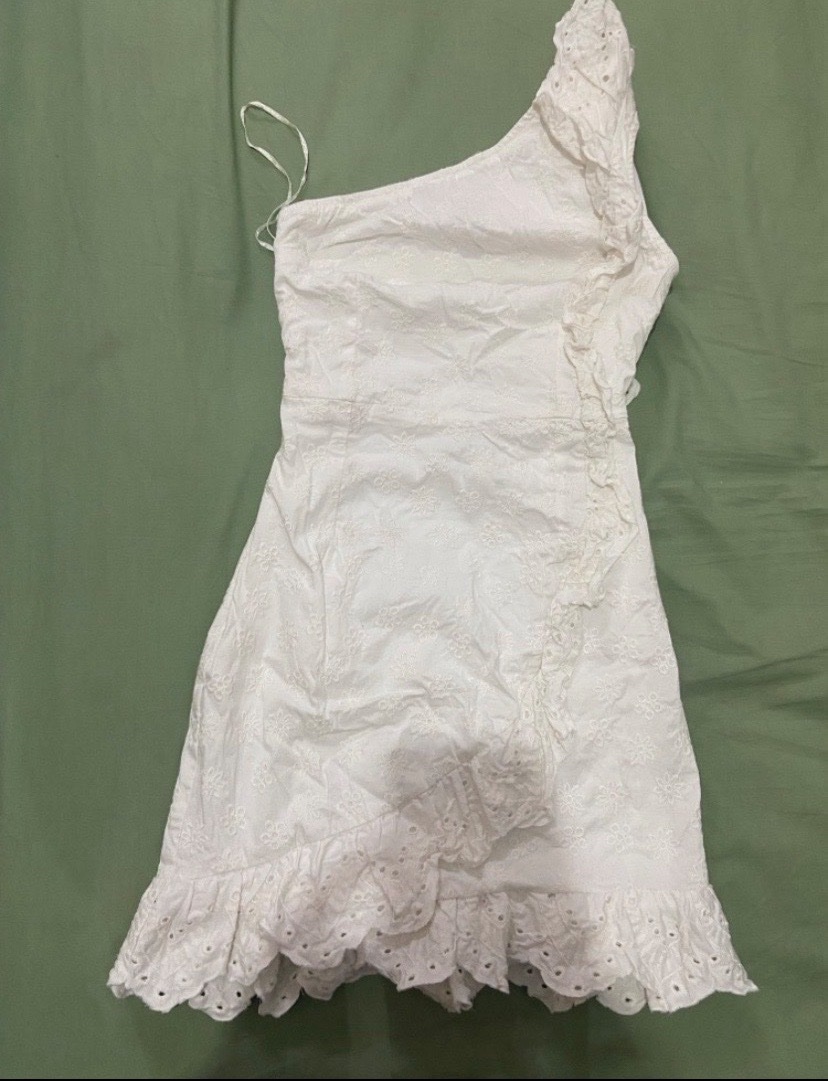 Robe blanche assymetrique 