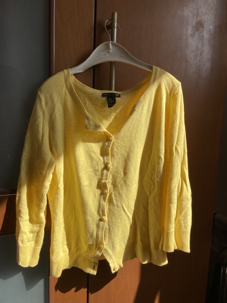 cardigan jaune