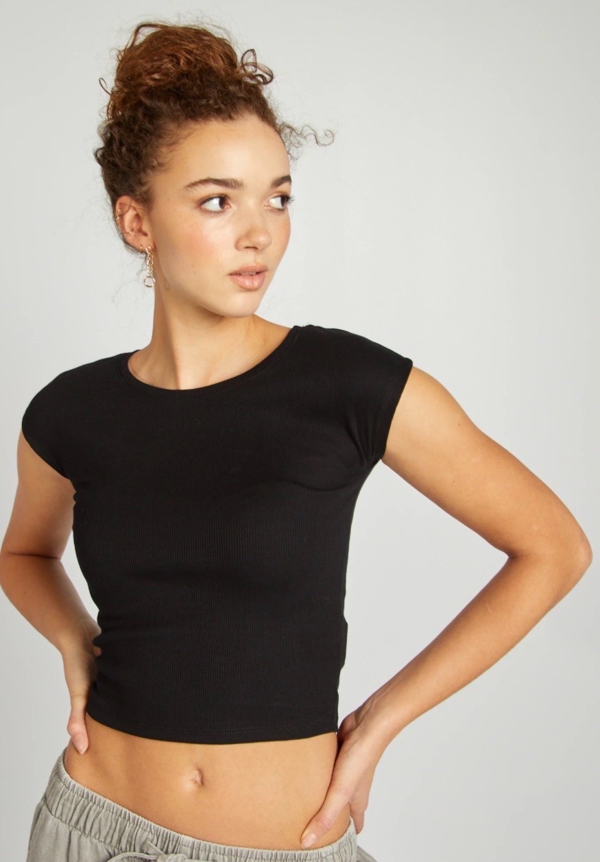 Top noir Bershka côtelé – coupe près du corps
