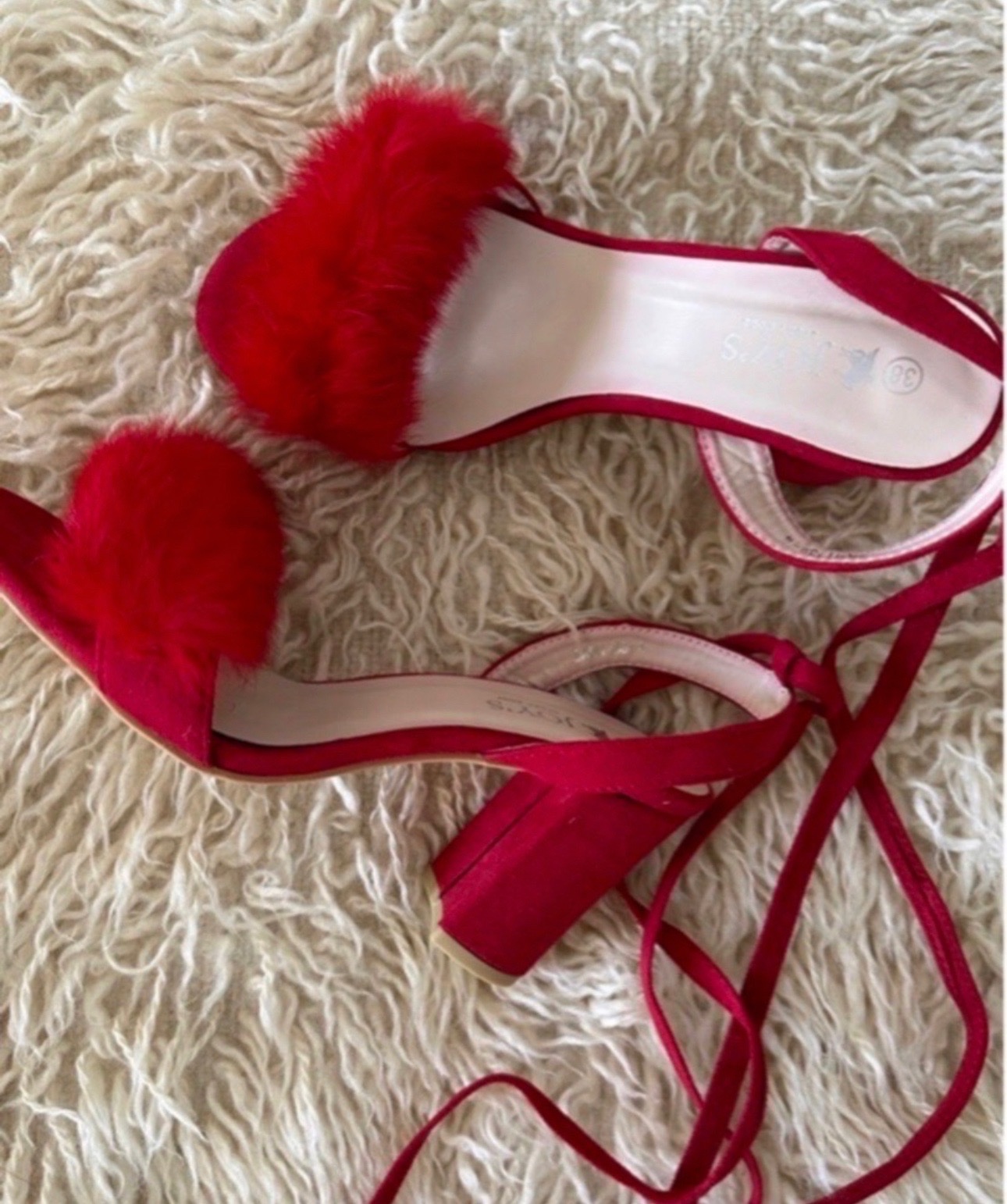 Sandales a Talons en Fourrure, Rouge chez joy's