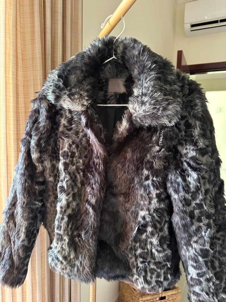 manteau cropped en fourrure
