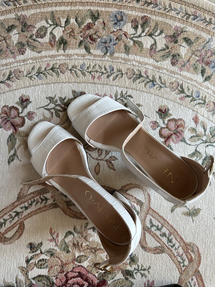 Sandale blanc avec talons