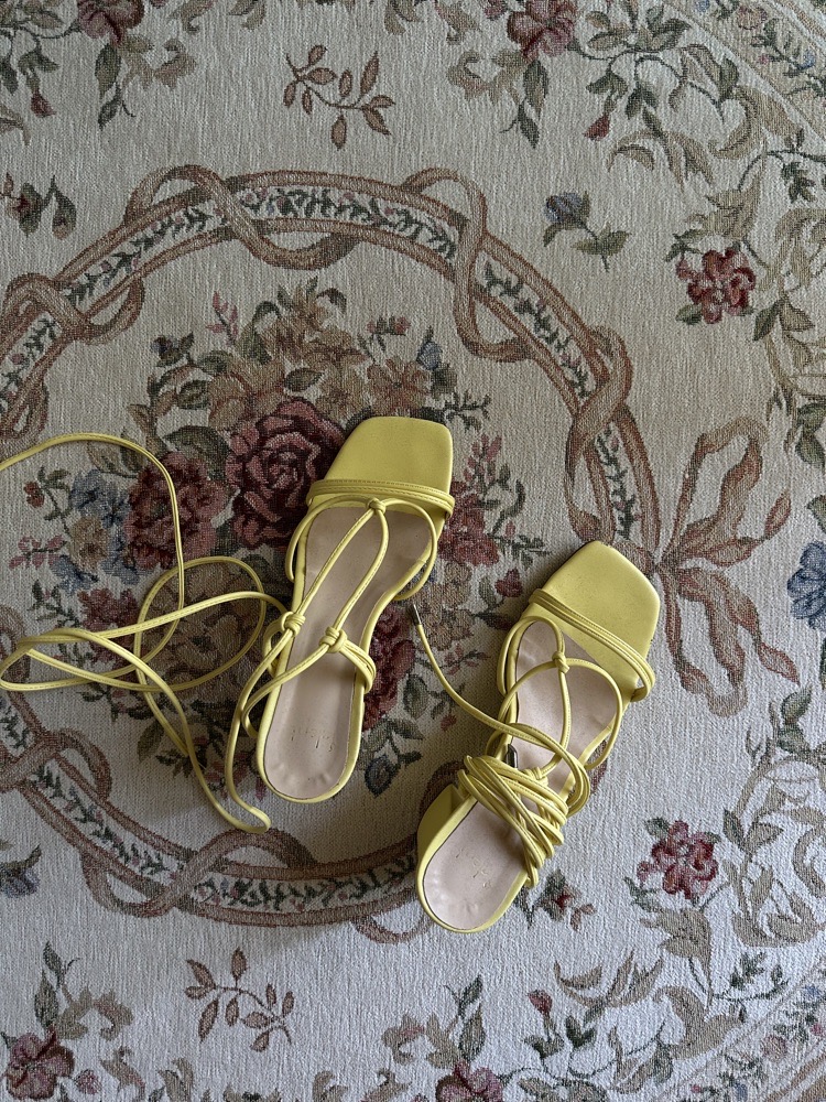 Yellow heels with straps 💛