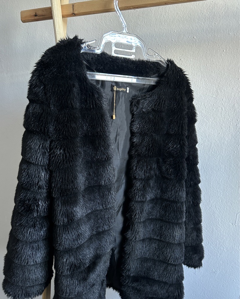 Manteau fausse fourrure 🖤✨