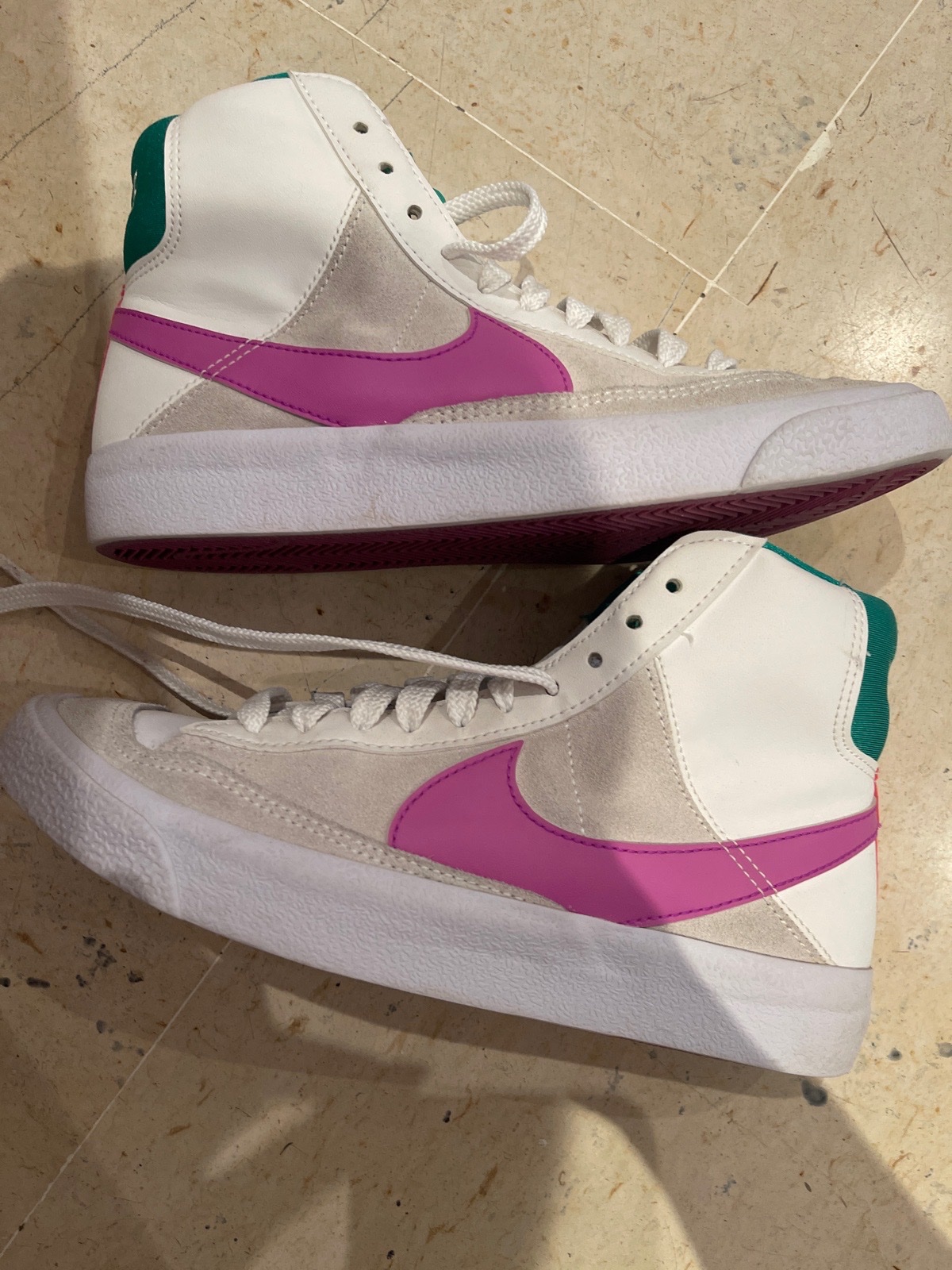 Basquette nike authentique jamais porter 
