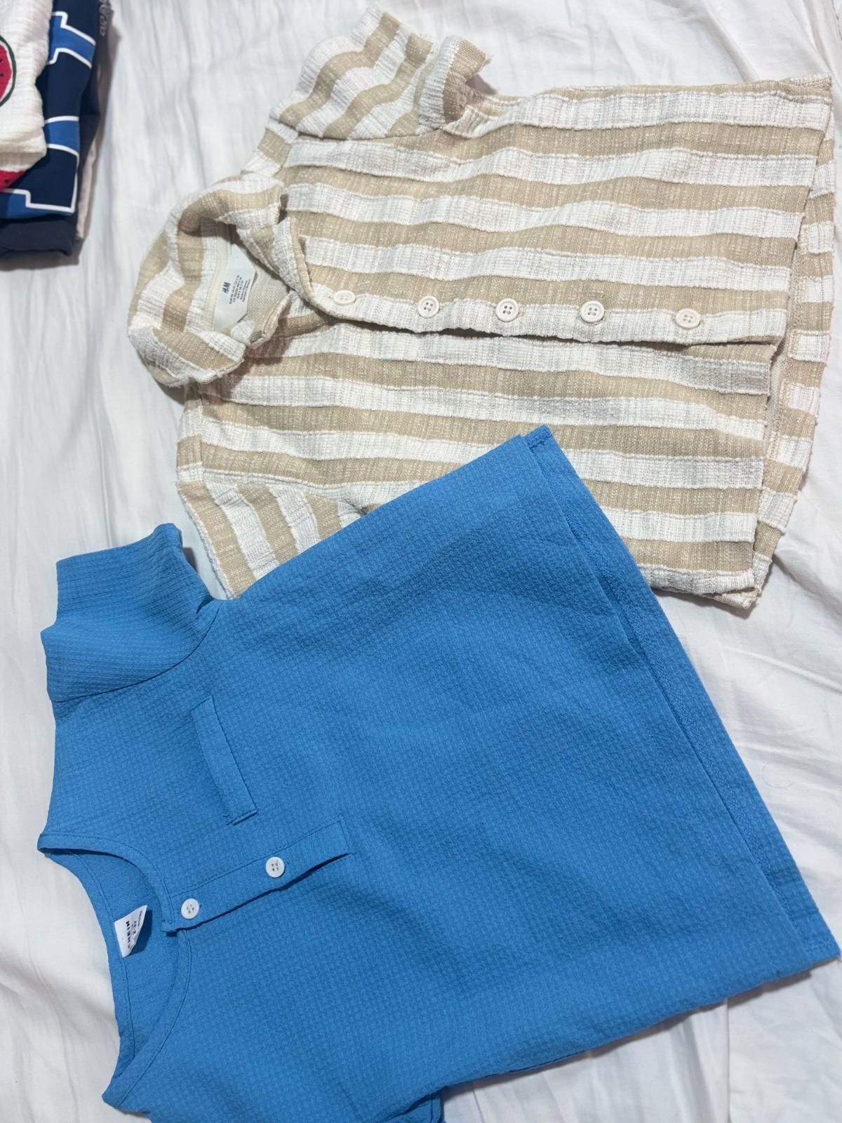 Deux chemise bebe 