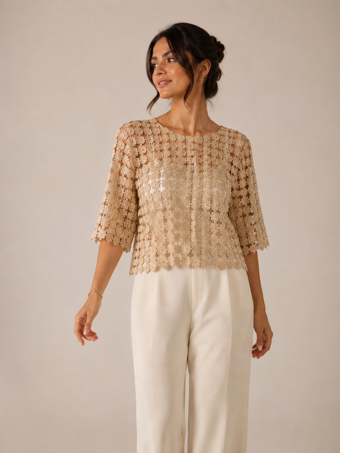 Pull en dentelle florale beige pailleté – Élégant et chic