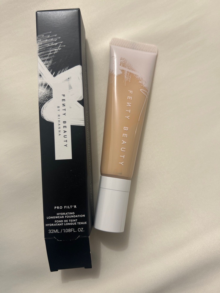Fond de teint clair Fenty Beauty