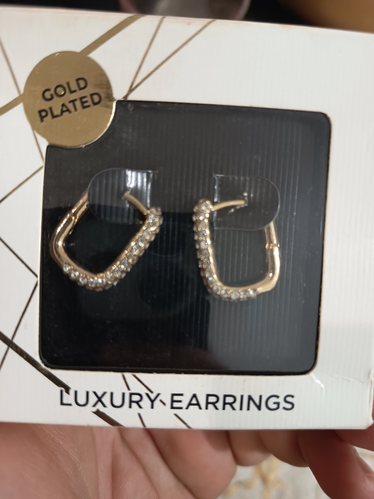 Des boucles d'oreilles 