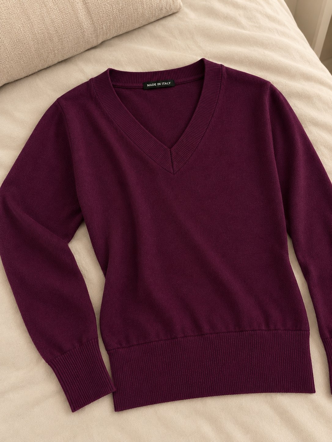 Pull femme bordeaux col V – Made in Italy