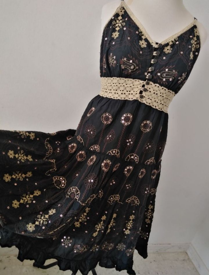 Robe Brodé Mi Longue 44/46