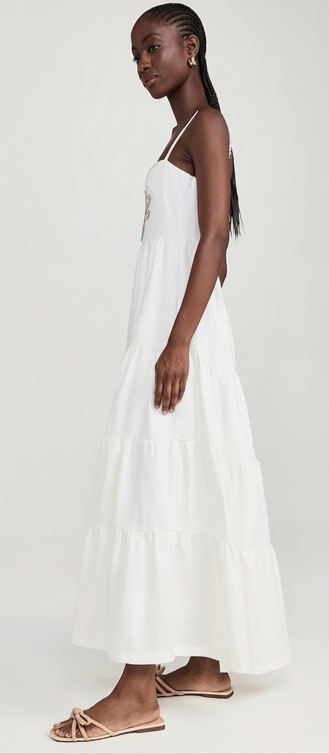 Robe blanche à broderies