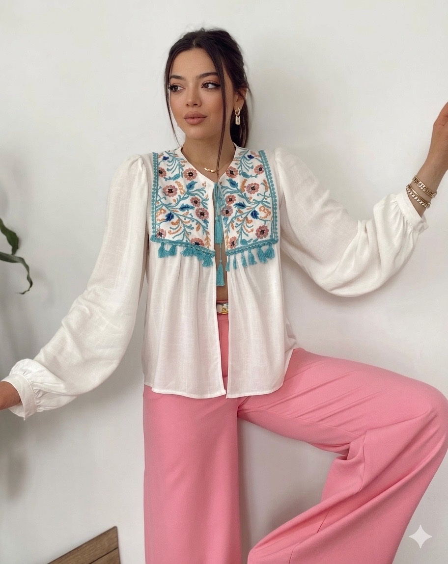 Blouse blanche brodée