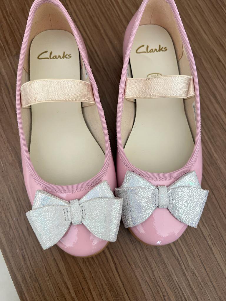 Ballerine fille rose de la marque Clarks porté une seule fois  