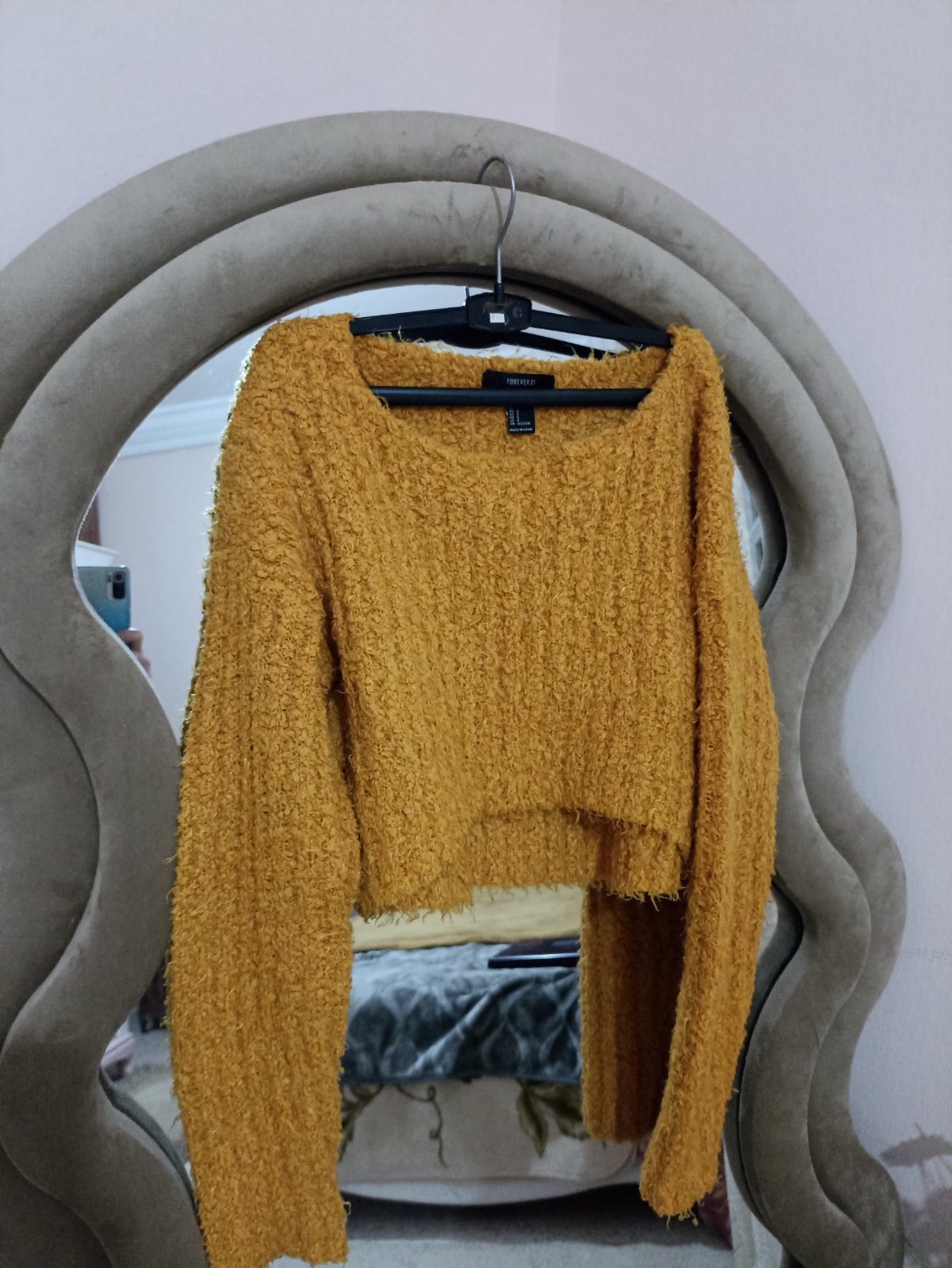 Pull jaune moutarde courte ,en laine taille S