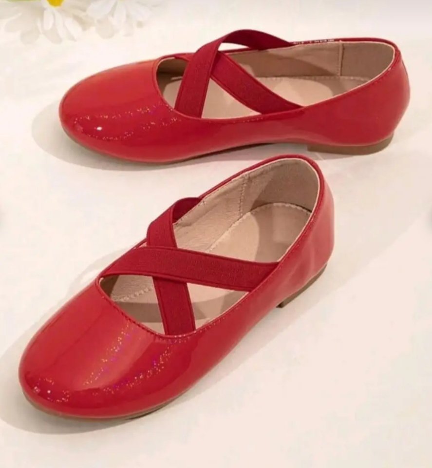 Ballerine Rouge importé et jamais porté pointure 28  