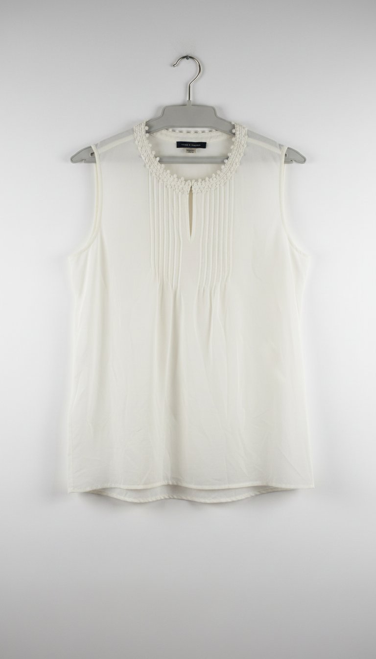 Chemise blanche sans manches    brodé autour du col