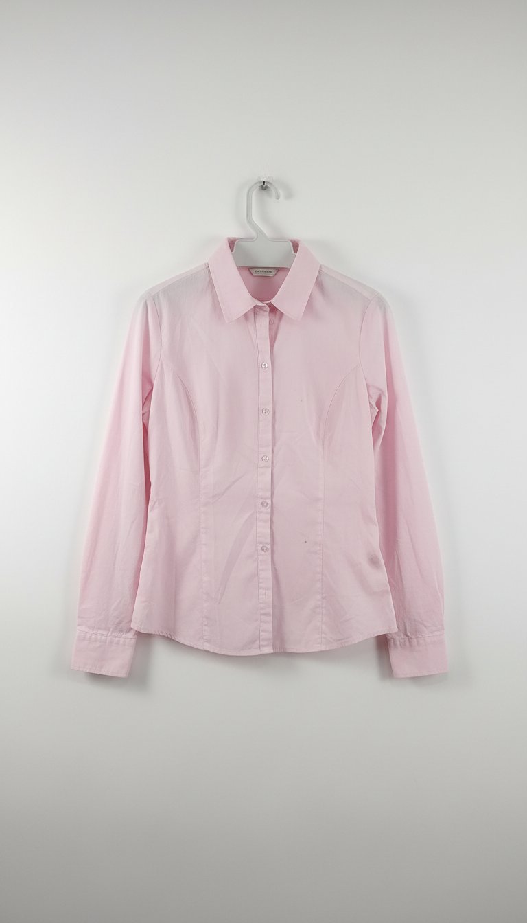 Chemise tres jolie la couleur rose clair la taille s
