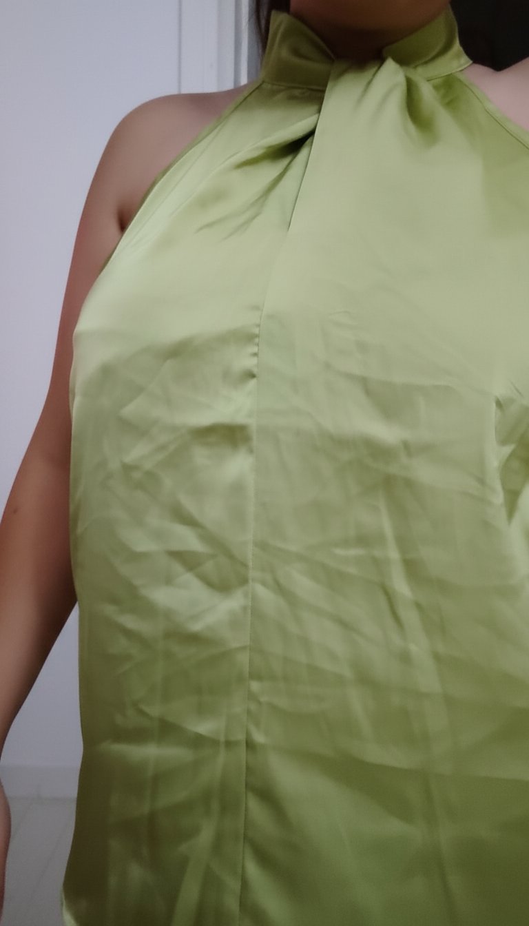 Chemise très jolie sans manches la marque shein avec couleur tres tendance vert clair 