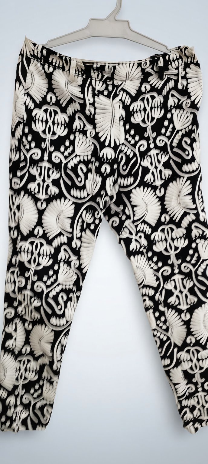 Pantalon style très élégant avec tissu lycra la fermeture de côté 