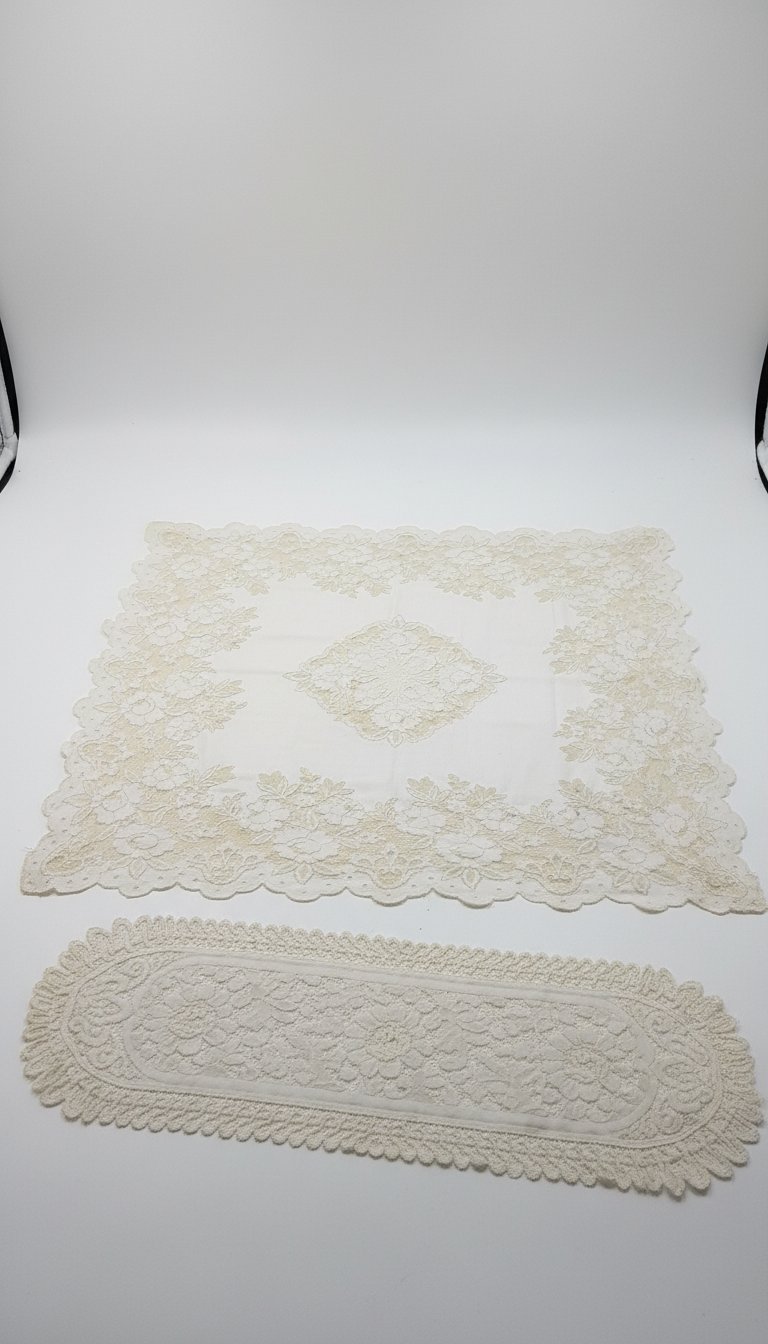 Lot de deux une nappe et l'autre chemin de table 