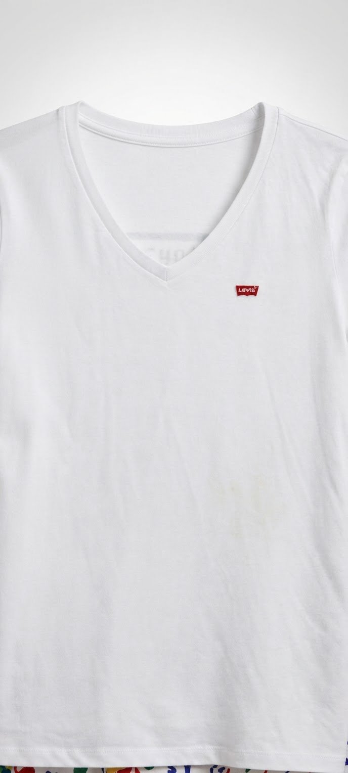 T-shirt blanc la marque Lévis la taille m