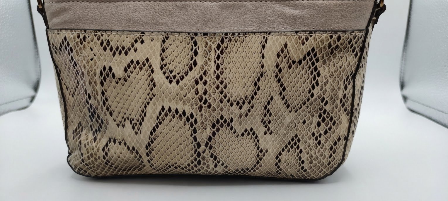 Très très jolie bandoulière en cuir la marque h&m authentique avec code série 
