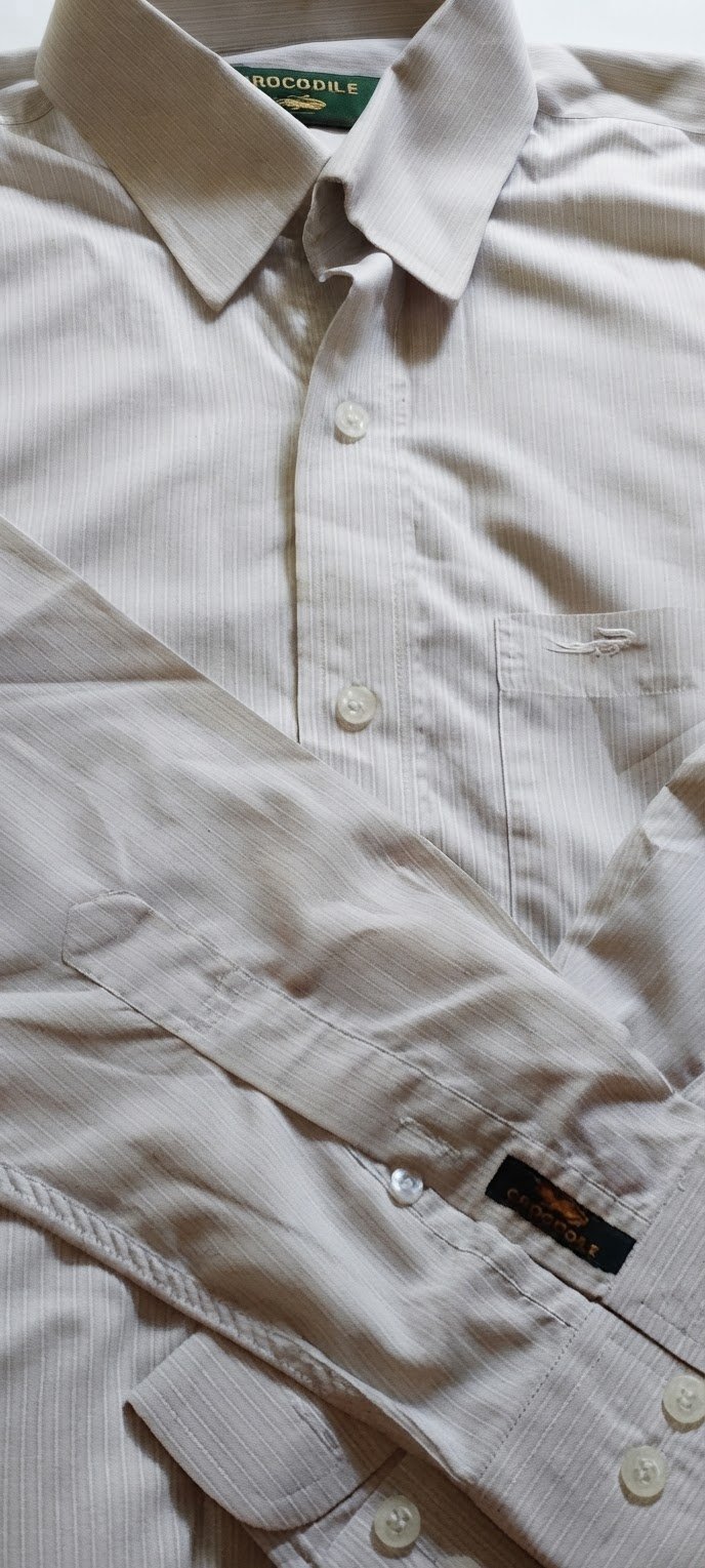 Chemise très classe avec un couleur très jolies avec un sigle de crocodile tour de colle sur32/82 en coton 
