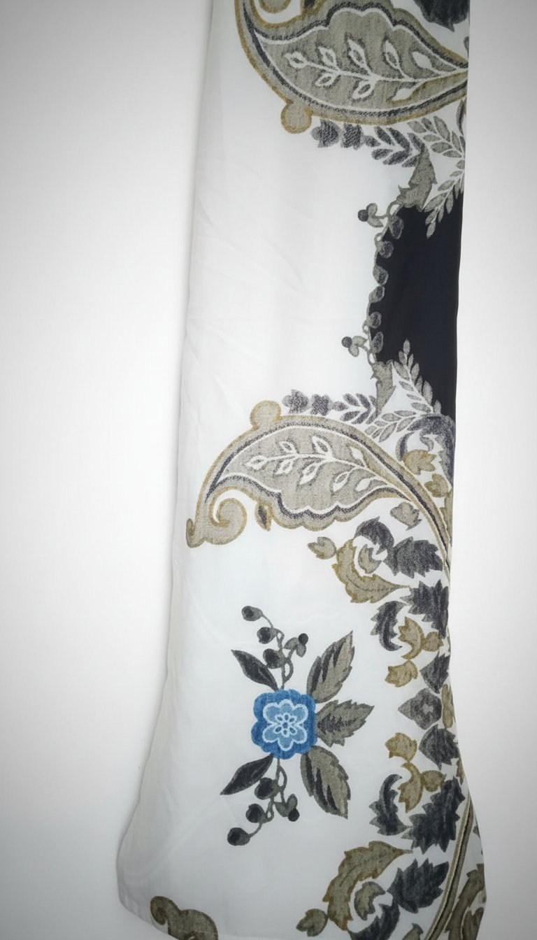 Très jolie foulard double face largeur 1'43/43cm