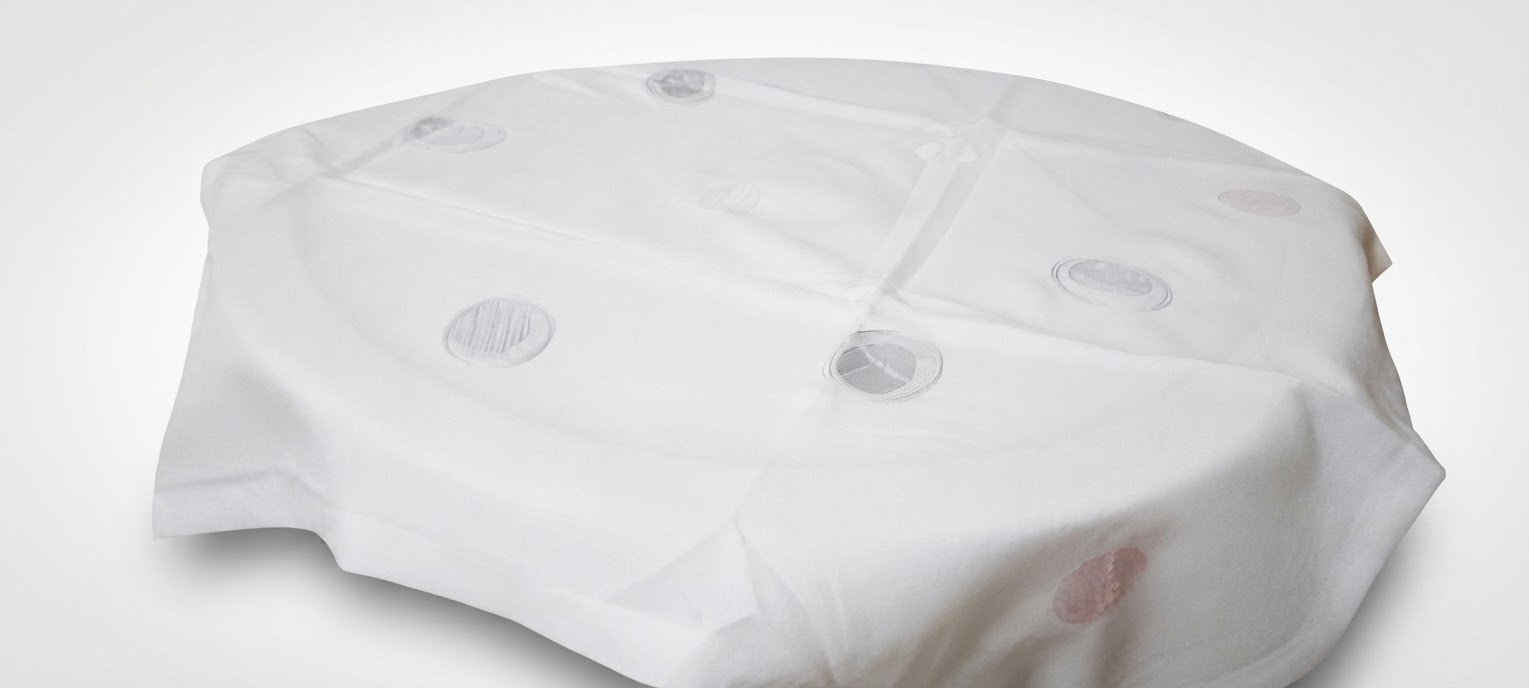 Nappe pour salan jamais porté et emballé la marque tukan