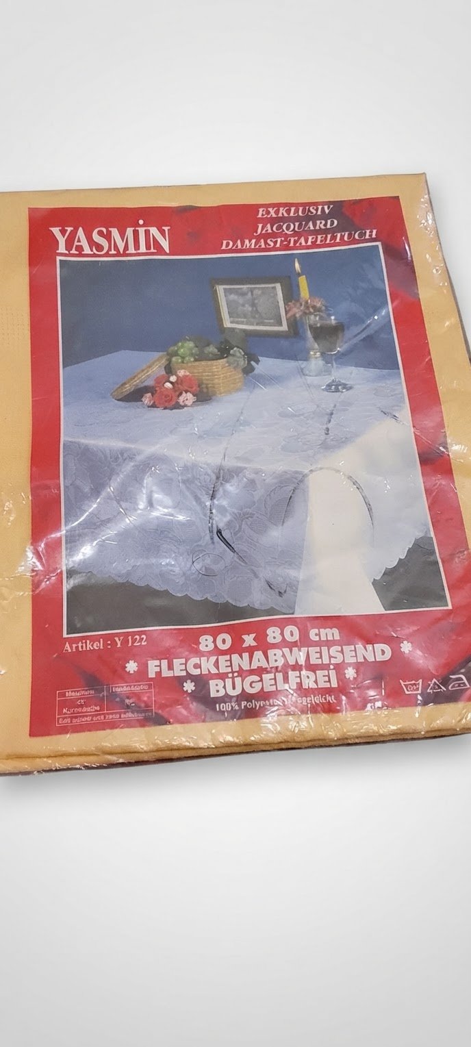 Nappe très jolie jamais porté emballé et anti taches 