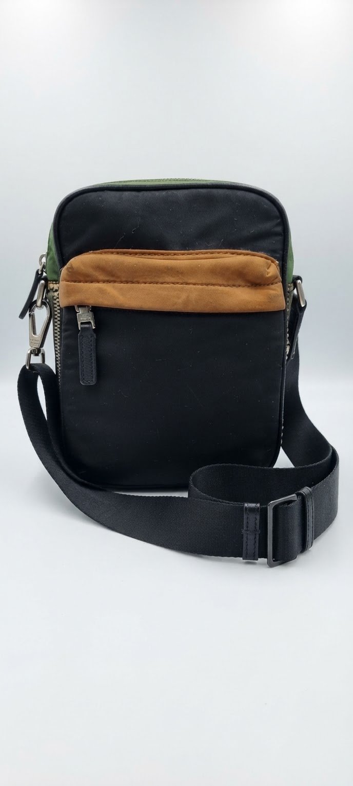 Un très magnifique bandoulière pour a houte gamme la marque zara authentique avec code série 