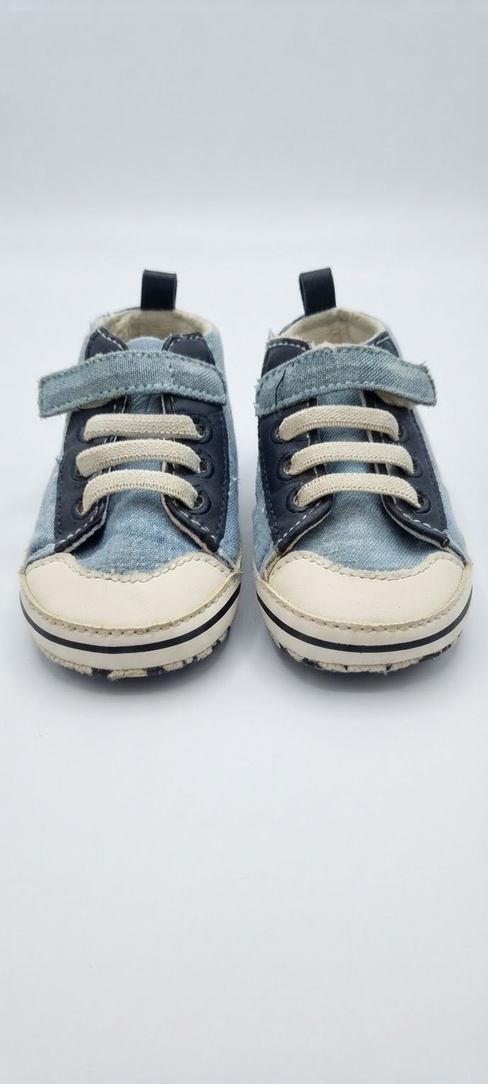 Chaussures tissu djean pour bébé de 9-12 moins la marque Primark 