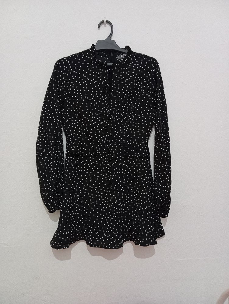 Robe pointillés taille 32 + jupe short stradivarius taille S
