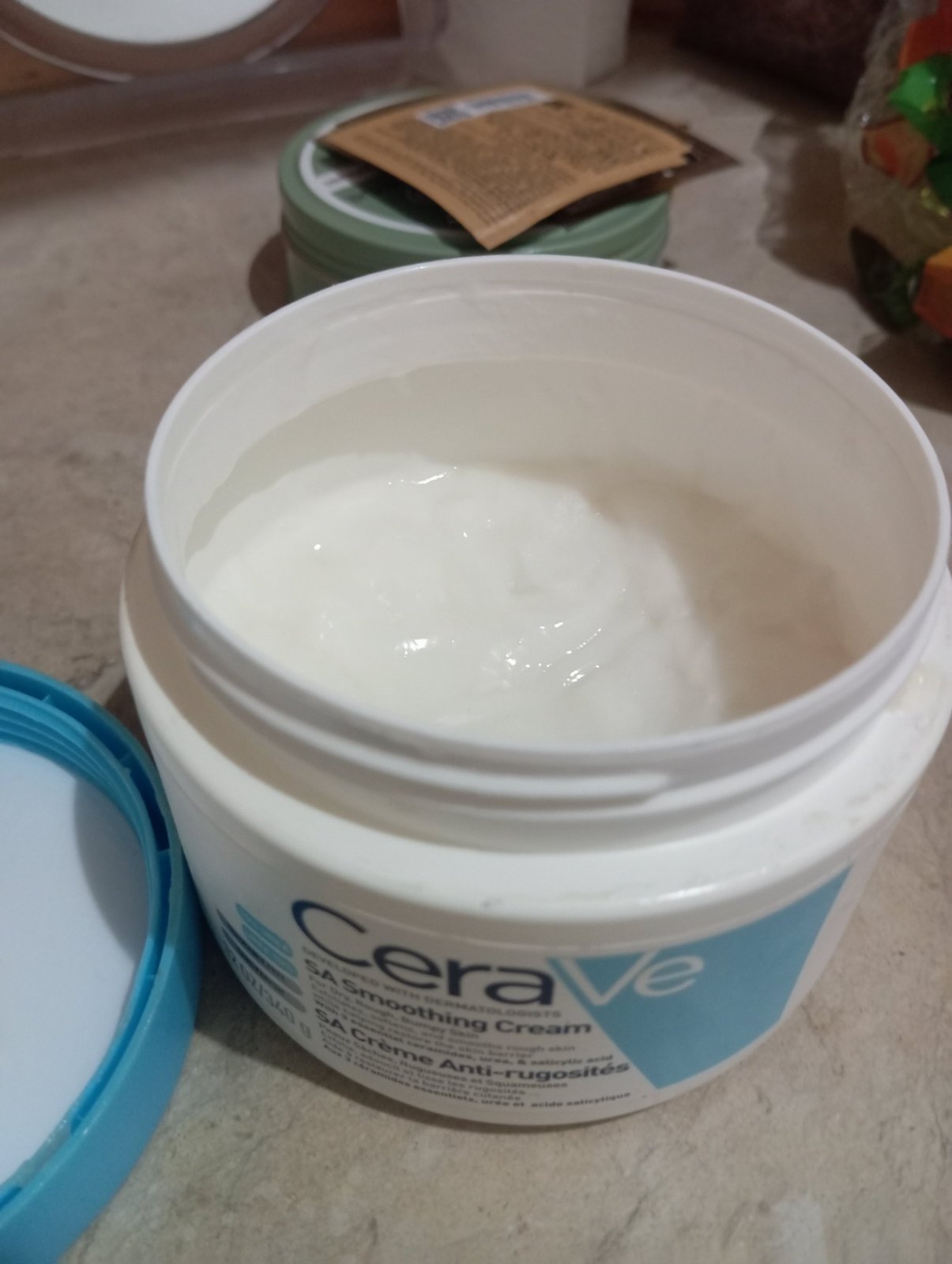 Baume corps Cerave SA à moitié 