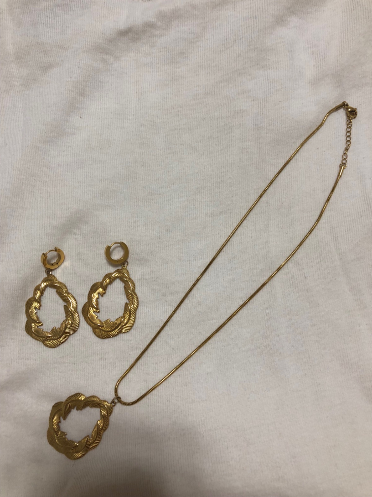 Collier et boucle d'oreilles