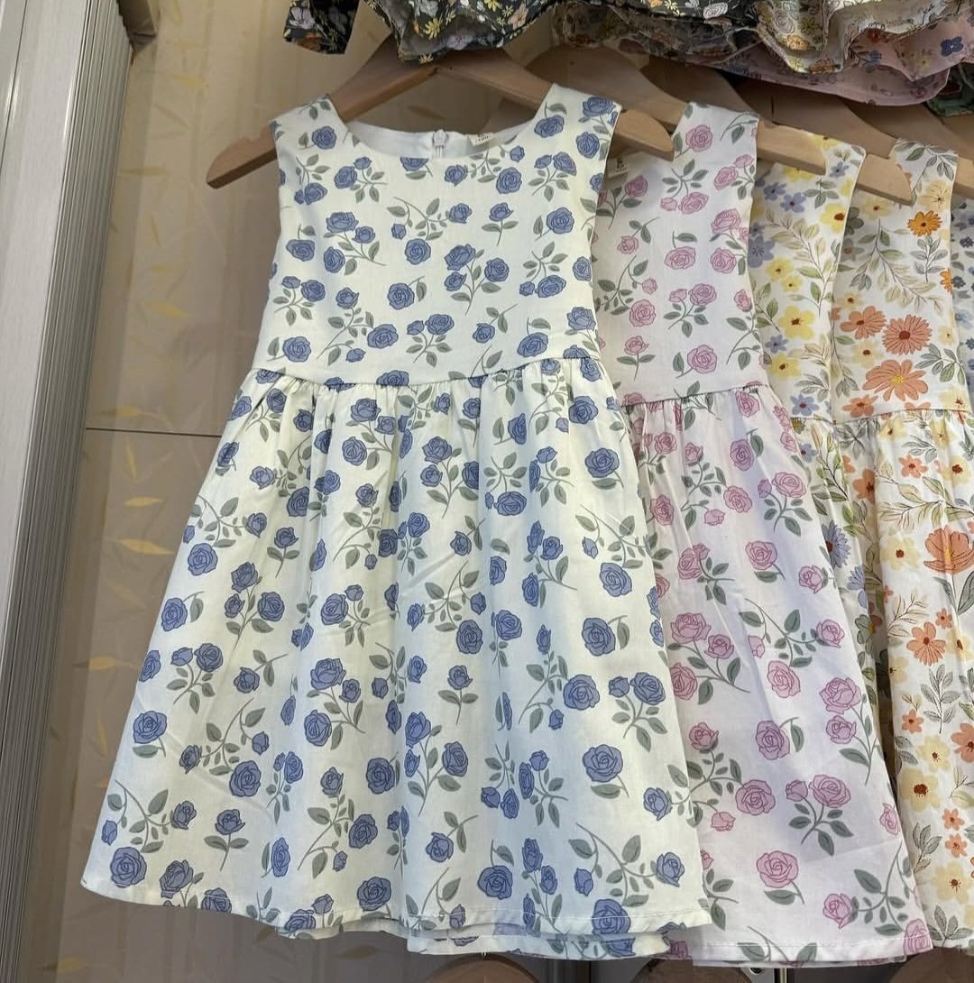 Robe fillette avec chapeau 