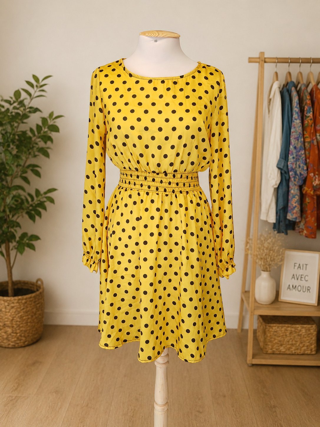 Robe femme à pois jaunes et noirs