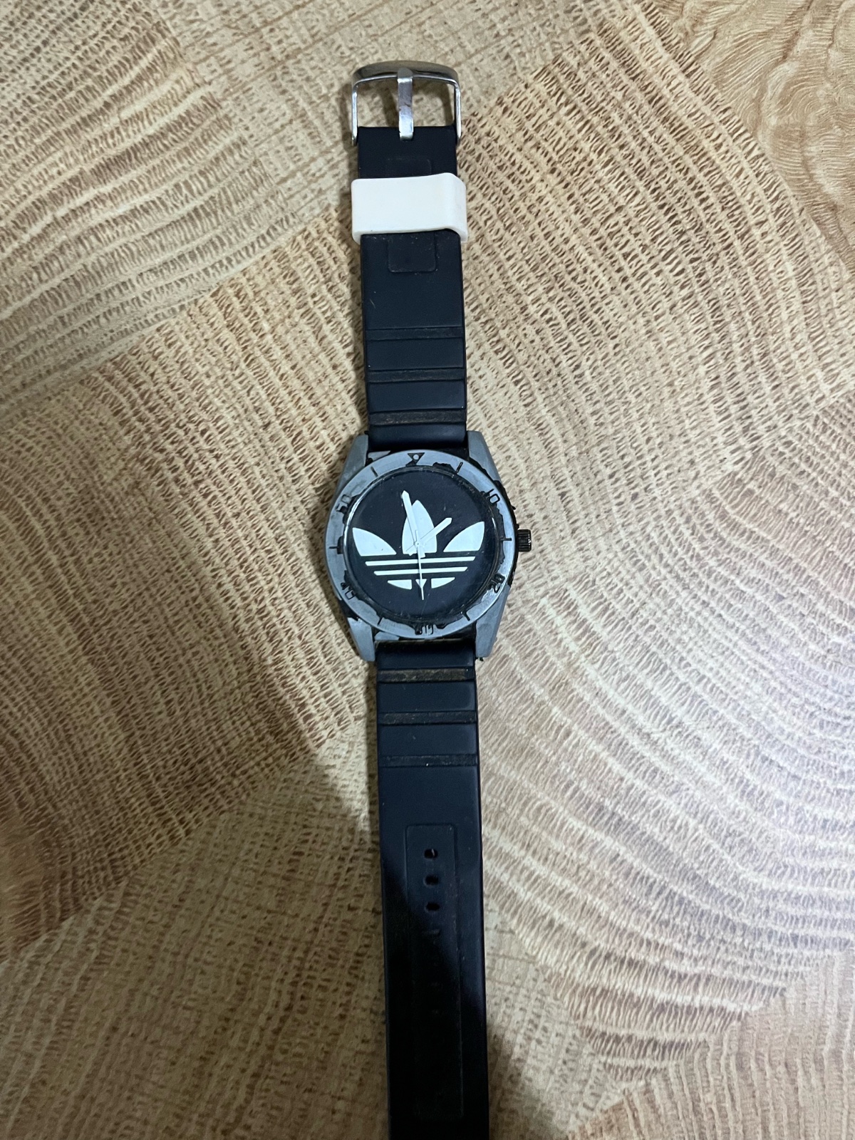 Montre Adidas Noir – Style Sport – Bon état 🖤⌚