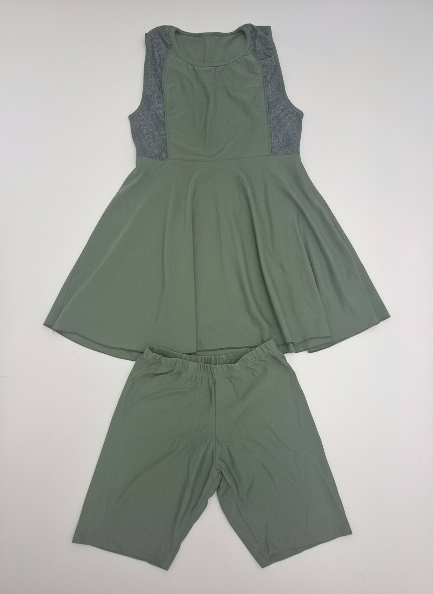 Maillot robe et short . Taille 40.42 