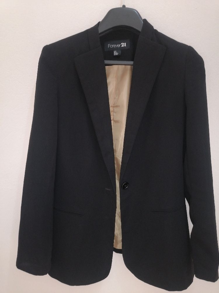 Blaser noir de la marque forever 21