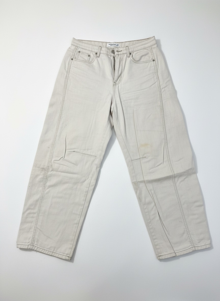 Oversized white pants